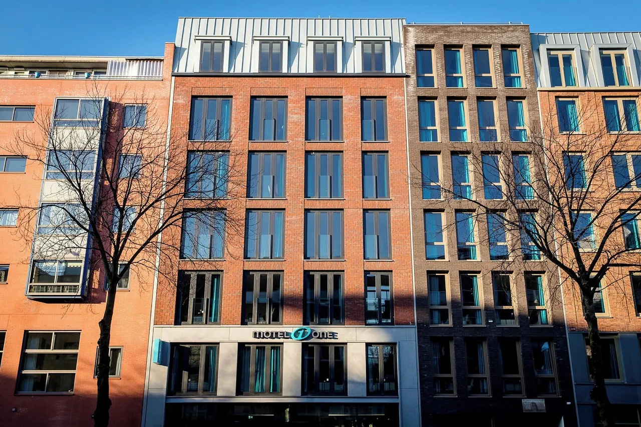 Motel One Amsterdam-Waterlooplein — rooms and atmosphere