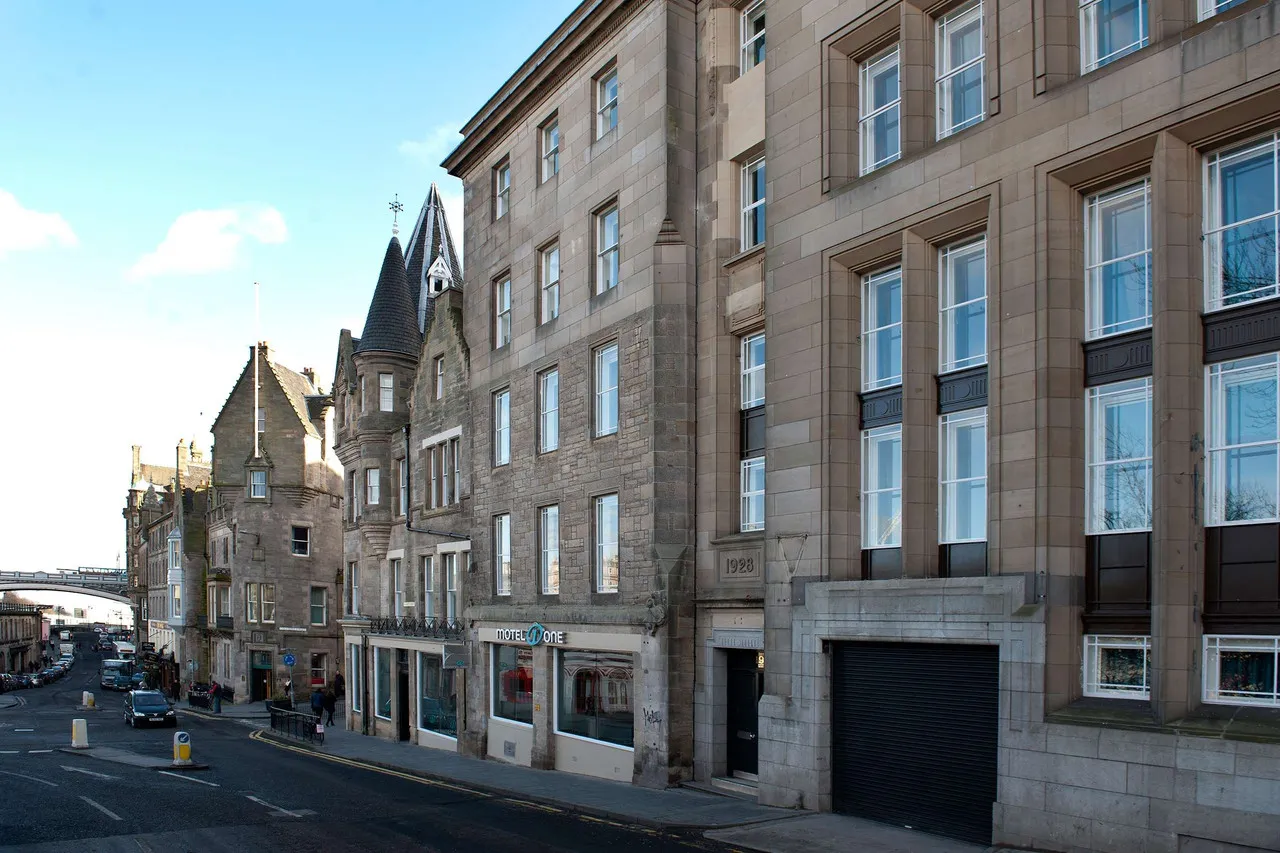 Motel One Edinburgh-Royal — ภาพห้องพักและบรรยากาศ