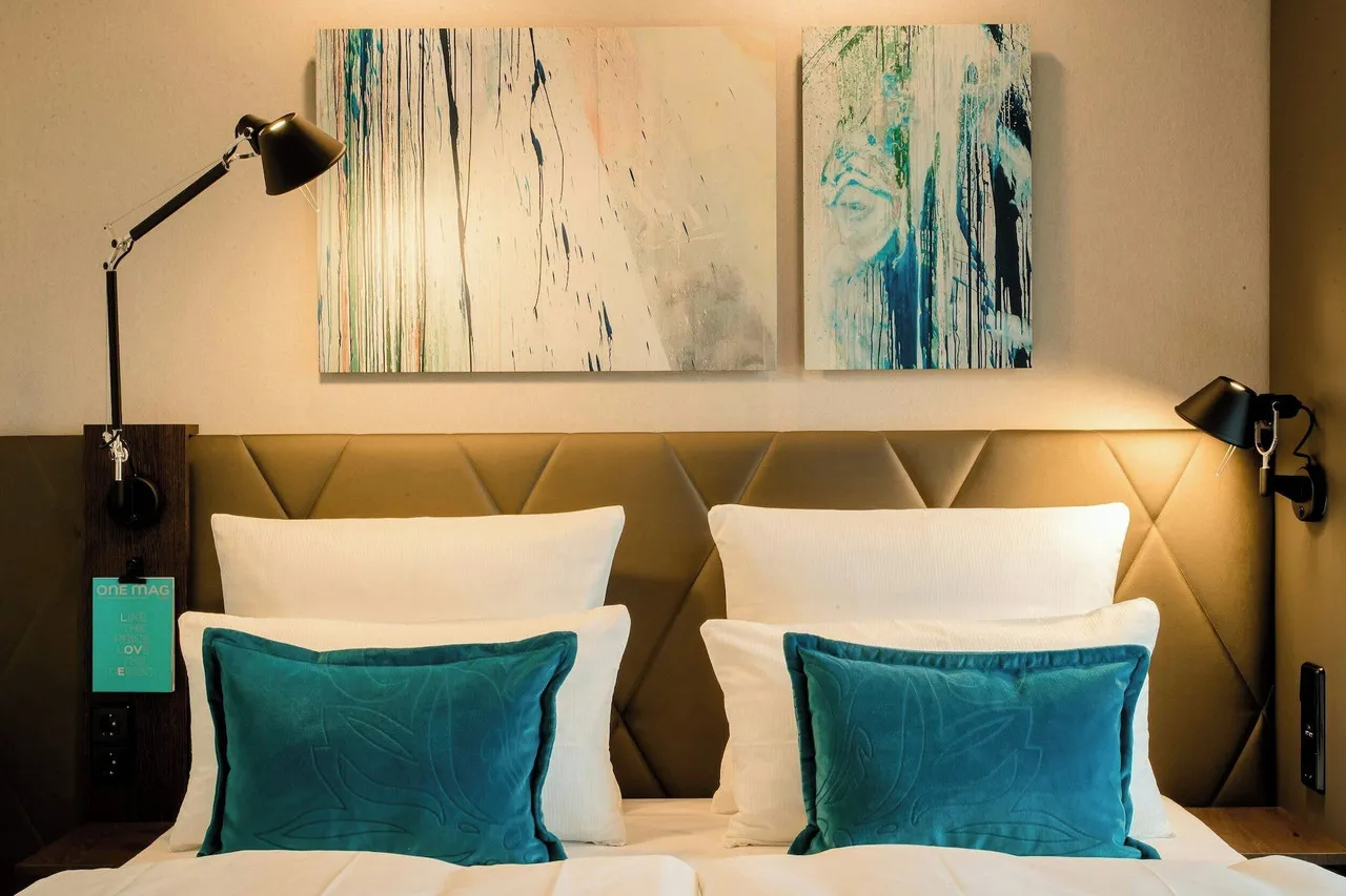 Motel One Köln-Neumarkt — ภาพห้องพักและบรรยากาศ