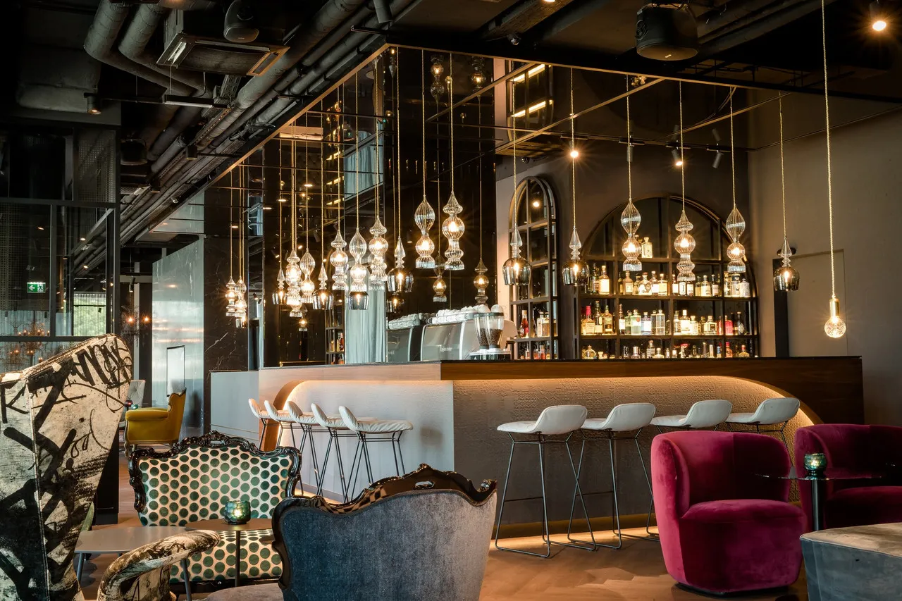 Motel One Salzburg-Mirabell — rooms and atmosphere