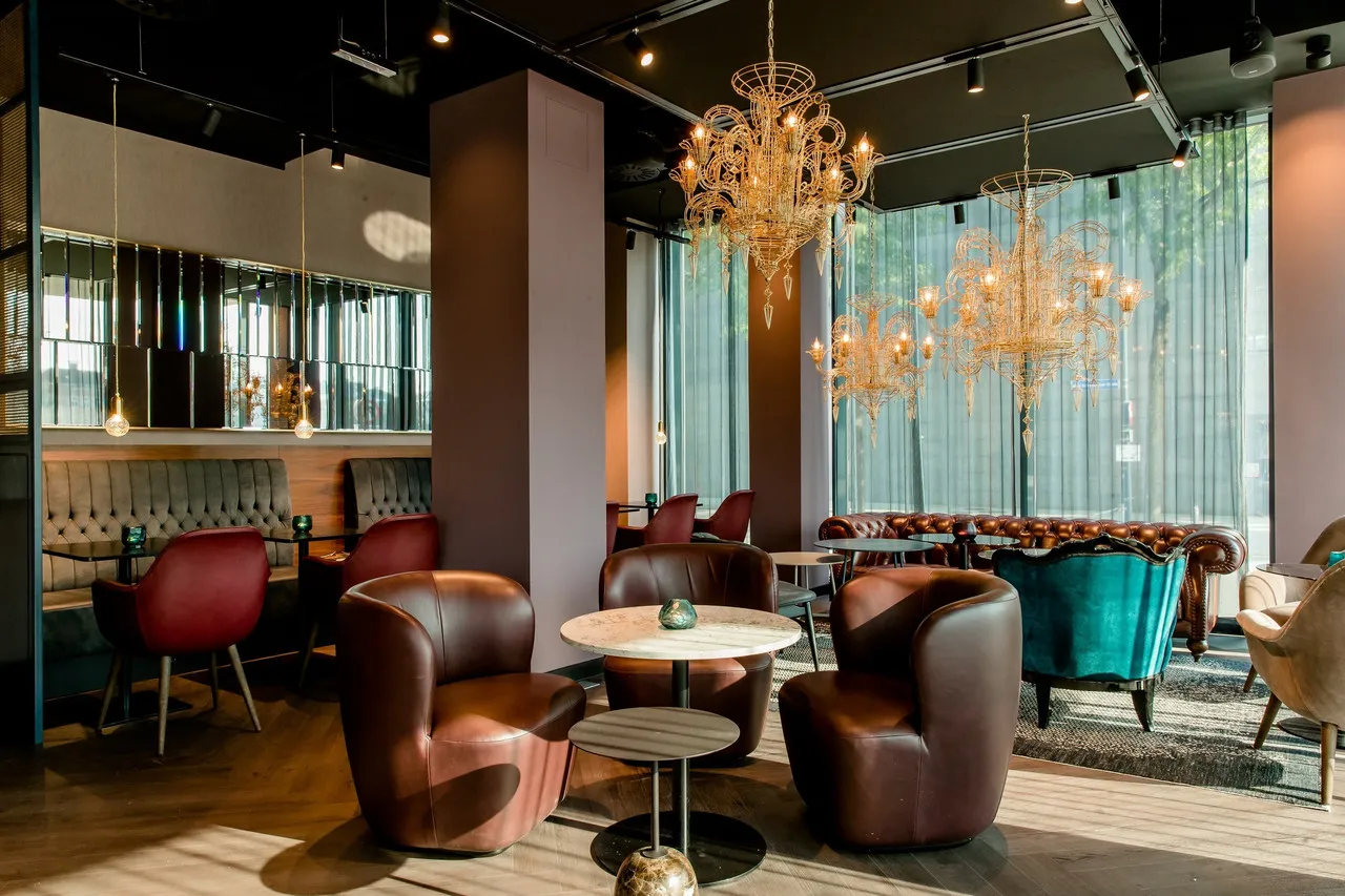 Motel One Salzburg-Mirabell — rooms and atmosphere