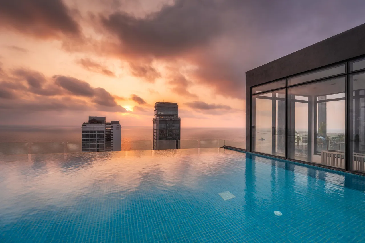Mövenpick Hotel Colombo — rooms and atmosphere