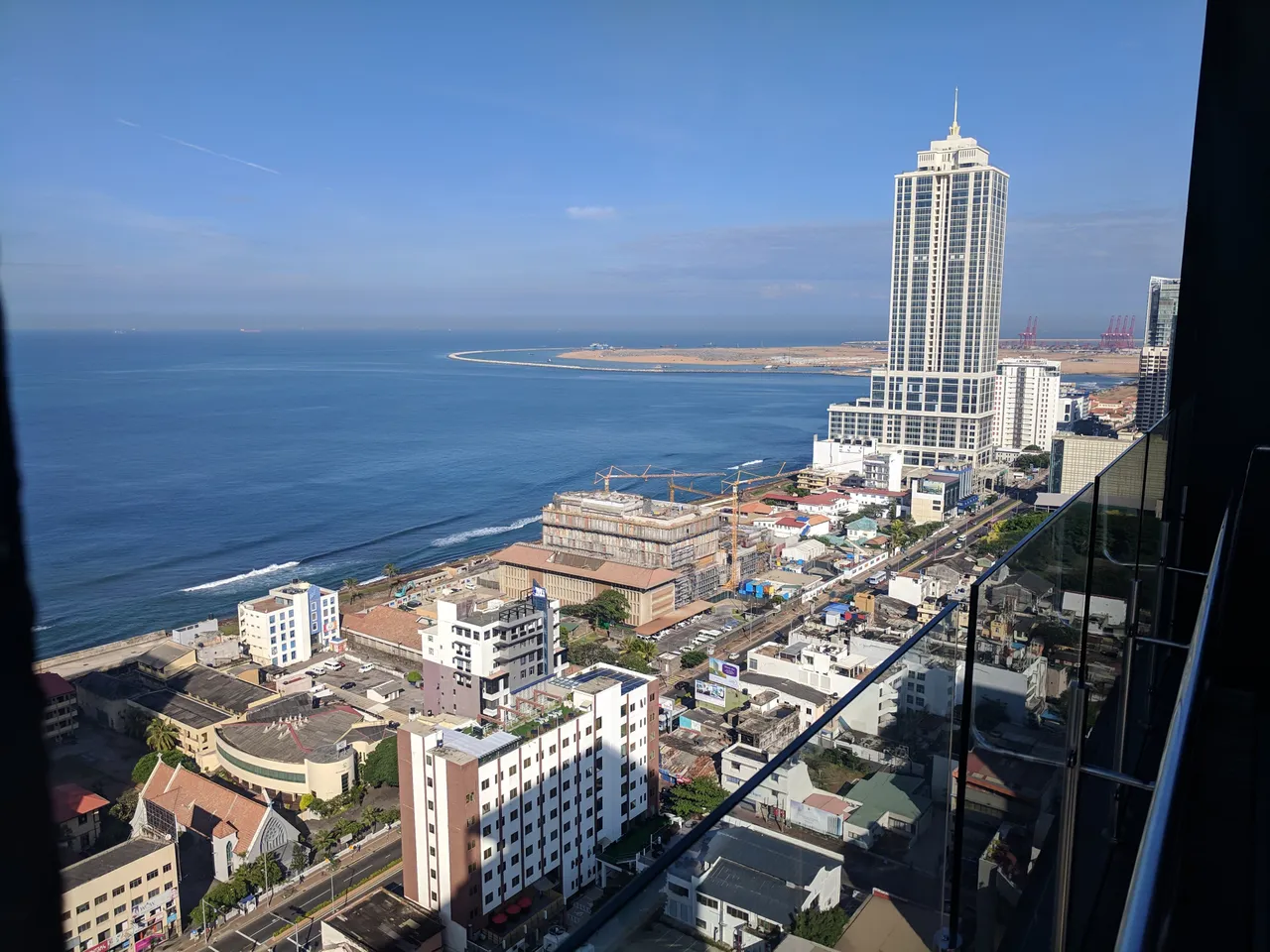 Mövenpick Hotel Colombo — rooms and atmosphere