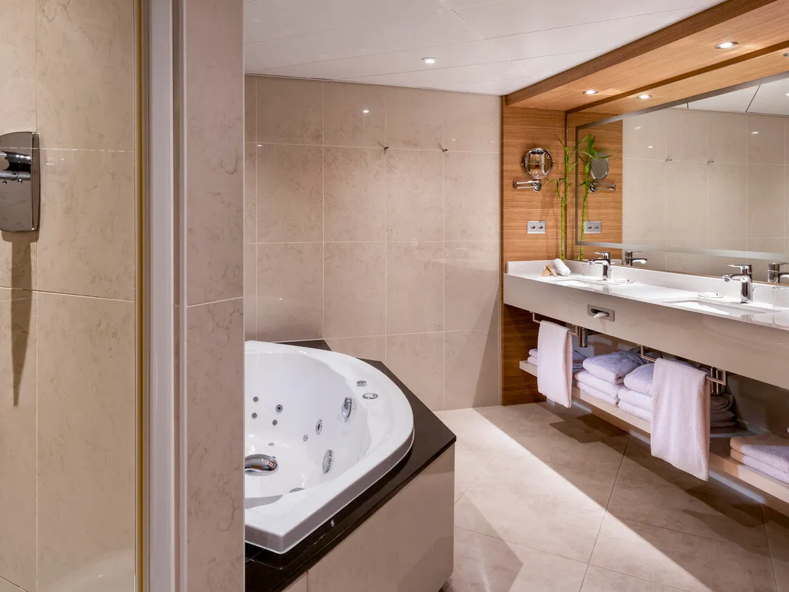 Mövenpick Hotel Lausanne — rooms and atmosphere