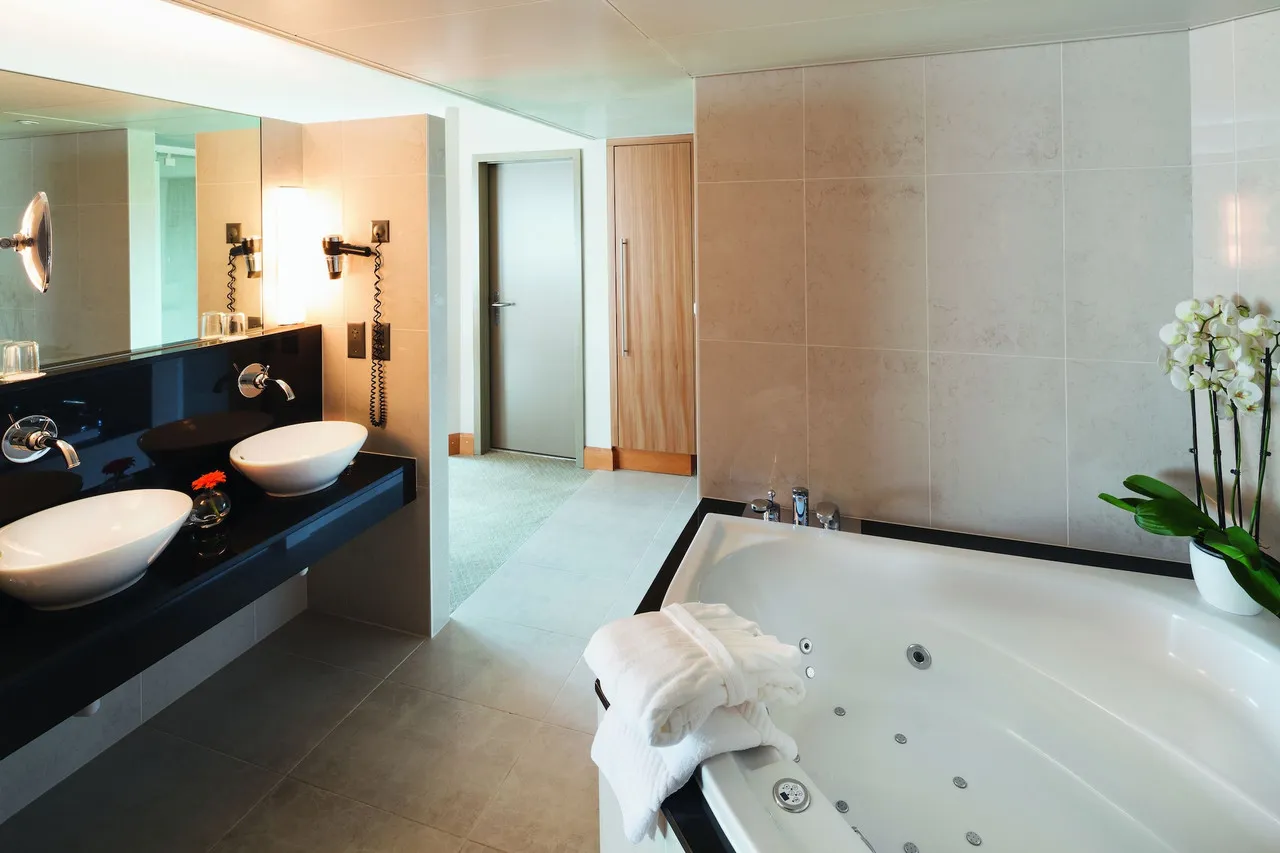 Mövenpick Hotel Lausanne — rooms and atmosphere
