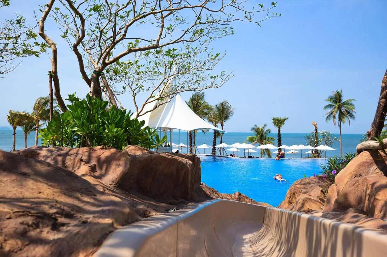 Movenpick Siam Hotel Na Jomtien Pattaya — rooms and atmosphere