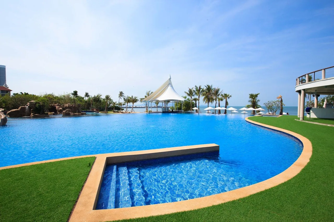Movenpick Siam Hotel Na Jomtien Pattaya — rooms and atmosphere