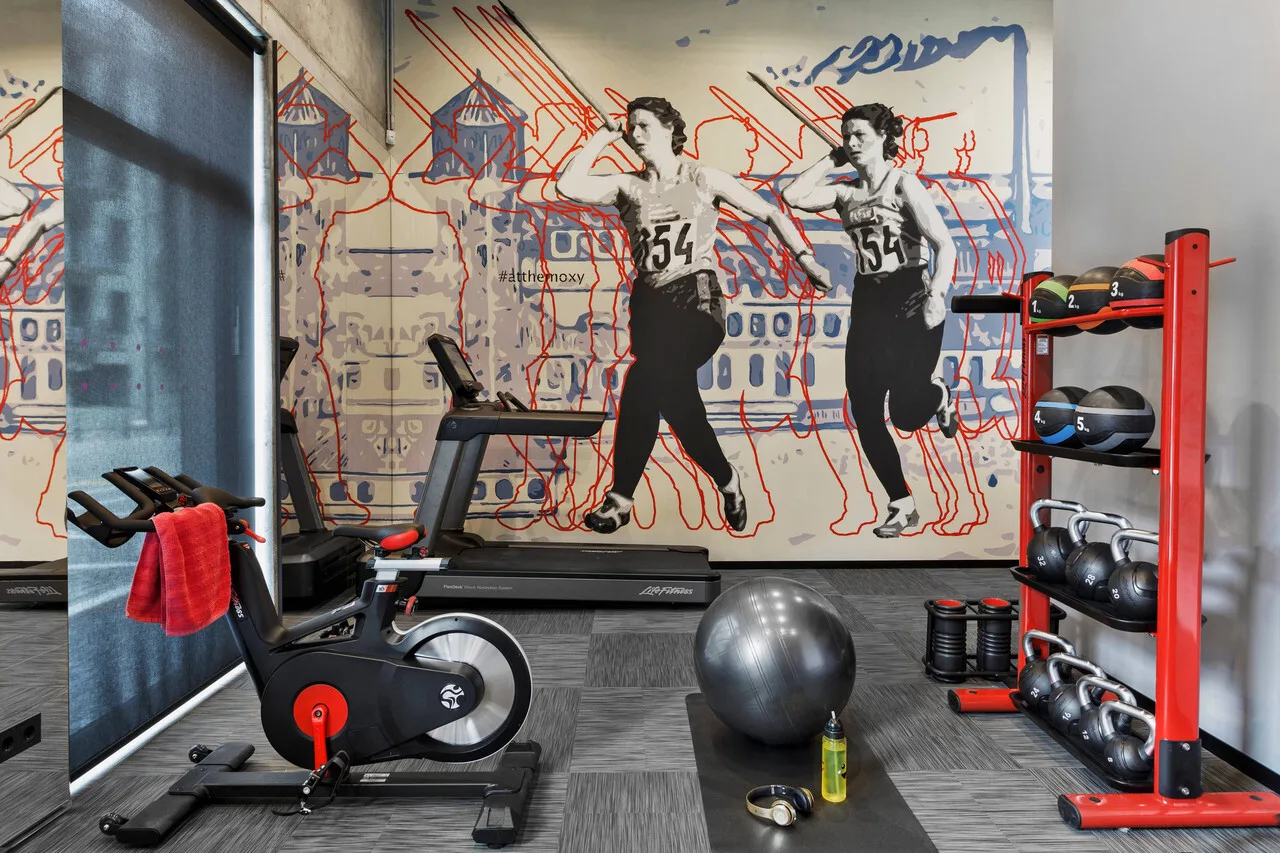 Moxy Kaunas Center — ภาพห้องพักและบรรยากาศ