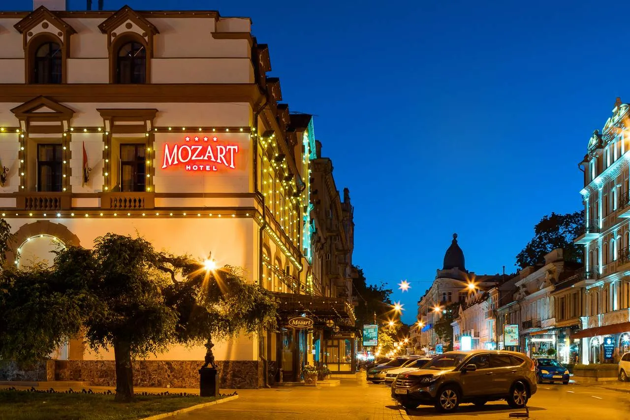 Mozart Hotel — ภาพห้องพักและบรรยากาศ