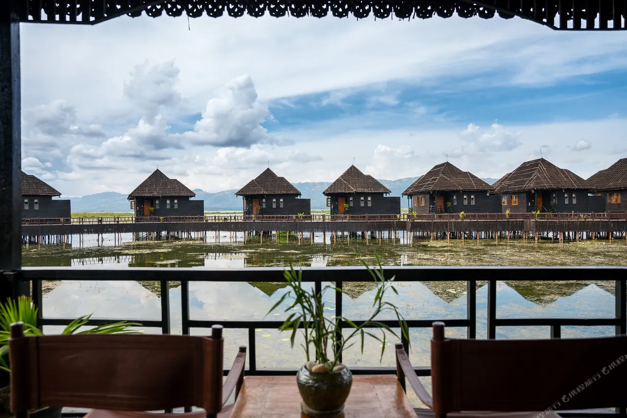 Myanmar Treasure Resort Inle — rooms and atmosphere