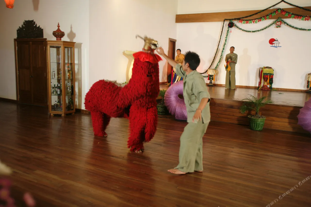 Myanmar Treasure Resort Inle — rooms and atmosphere