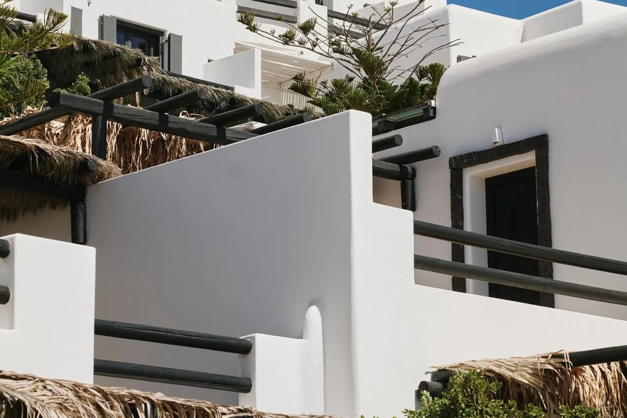 Myconian Utopia Relais & Chateaux — rooms and atmosphere