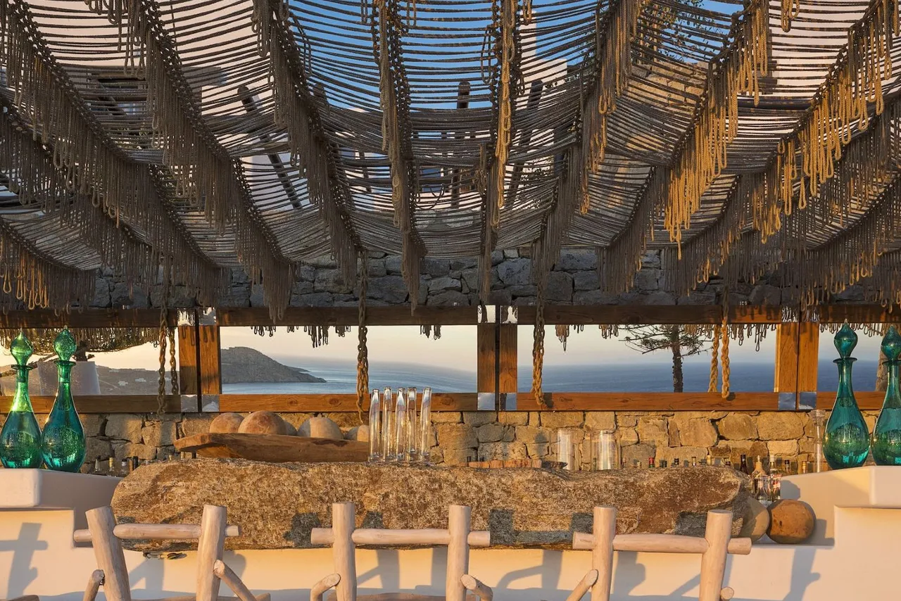 Myconian Utopia Relais & Chateaux — rooms and atmosphere
