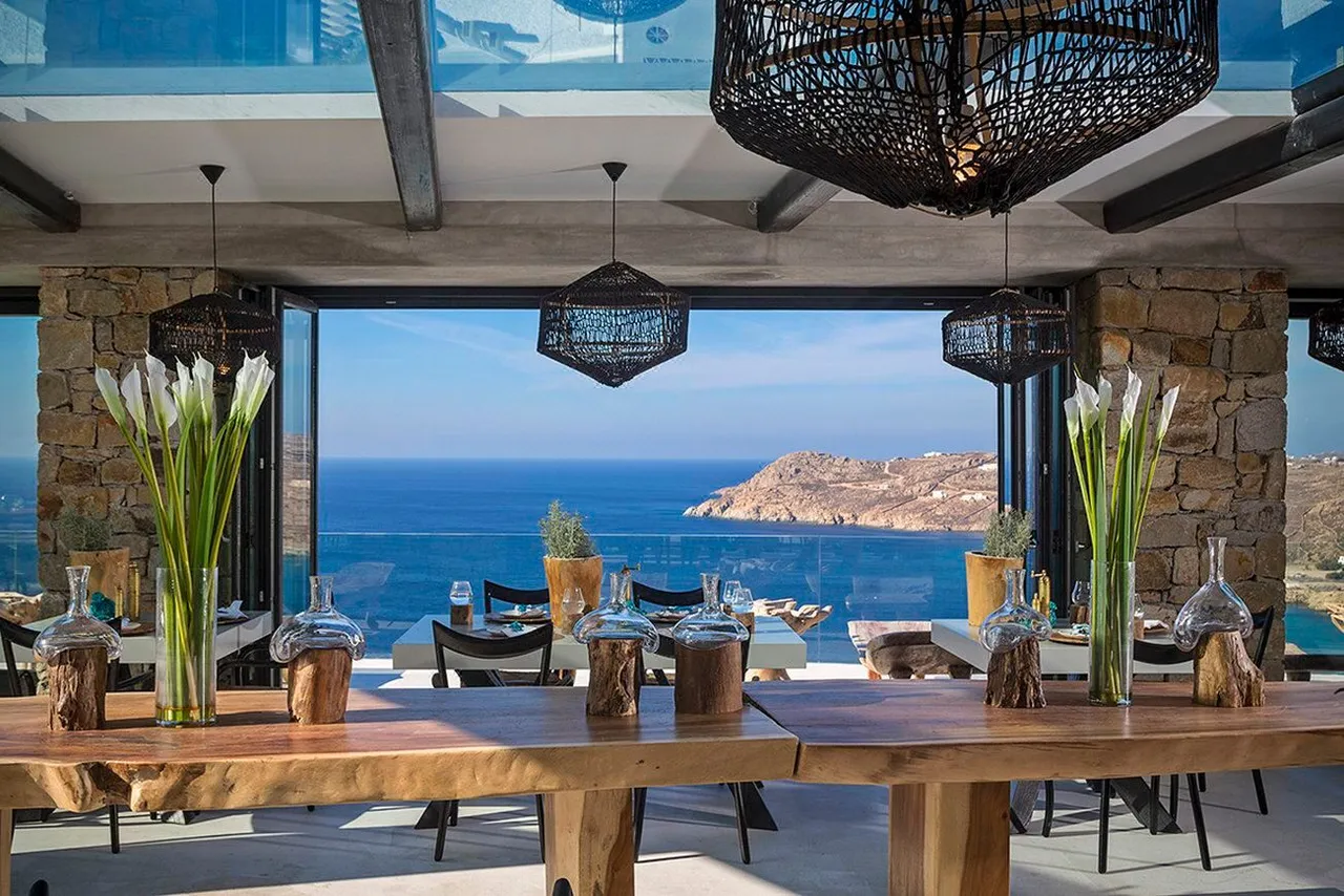 Myconian Utopia Relais & Chateaux — rooms and atmosphere