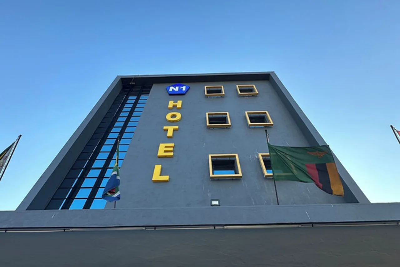 N1 Hotel Bulawayo — ภาพห้องพักและบรรยากาศ
