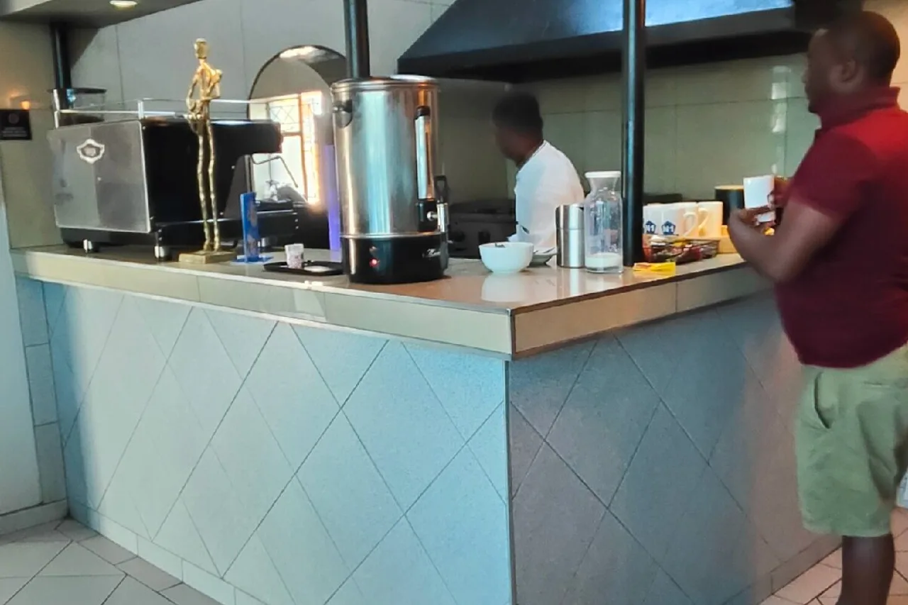 N1 Hotel Samora Machel Harare — ภาพห้องพักและบรรยากาศ