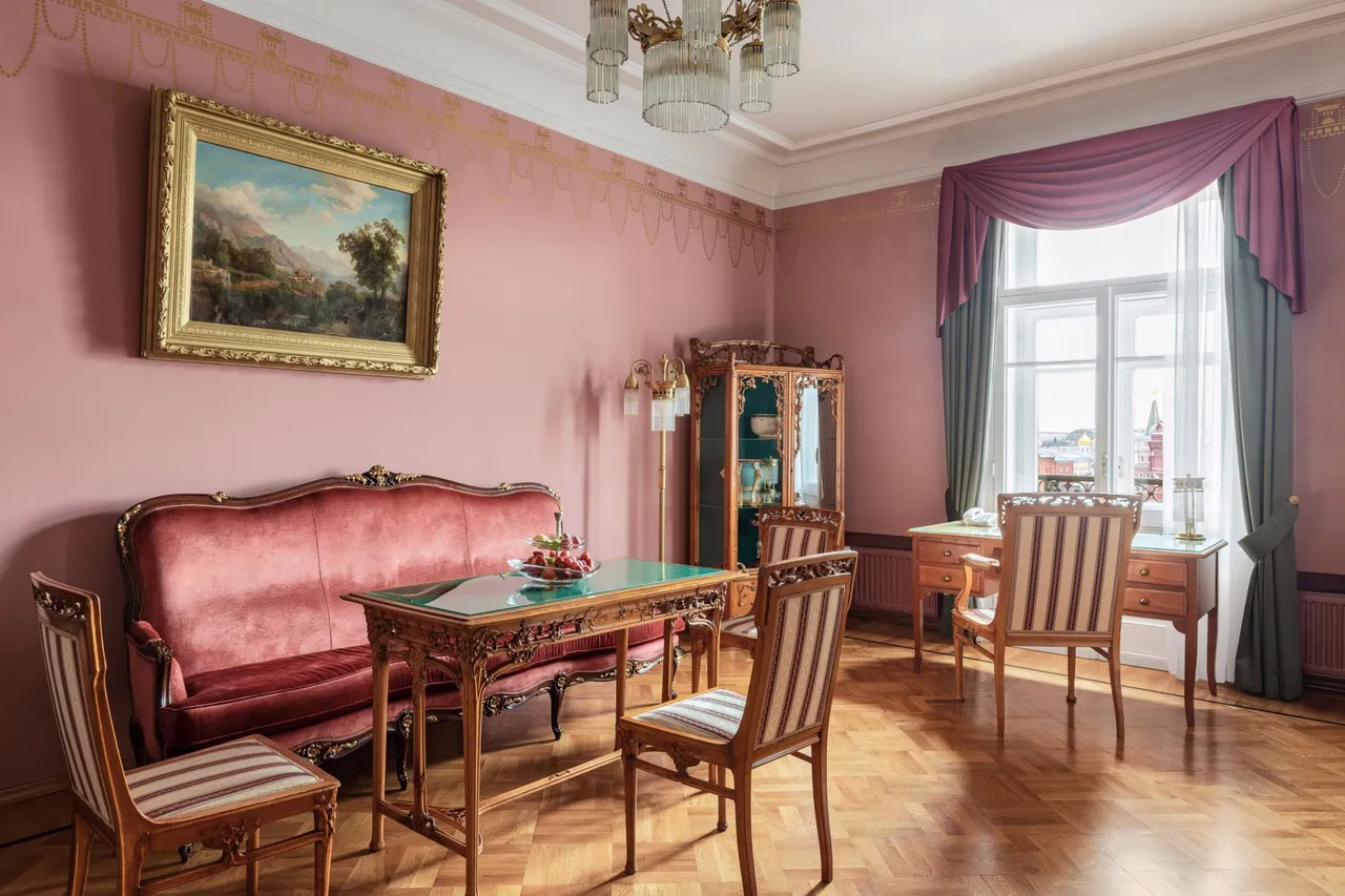 National Hotel Moscow — rooms and atmosphere