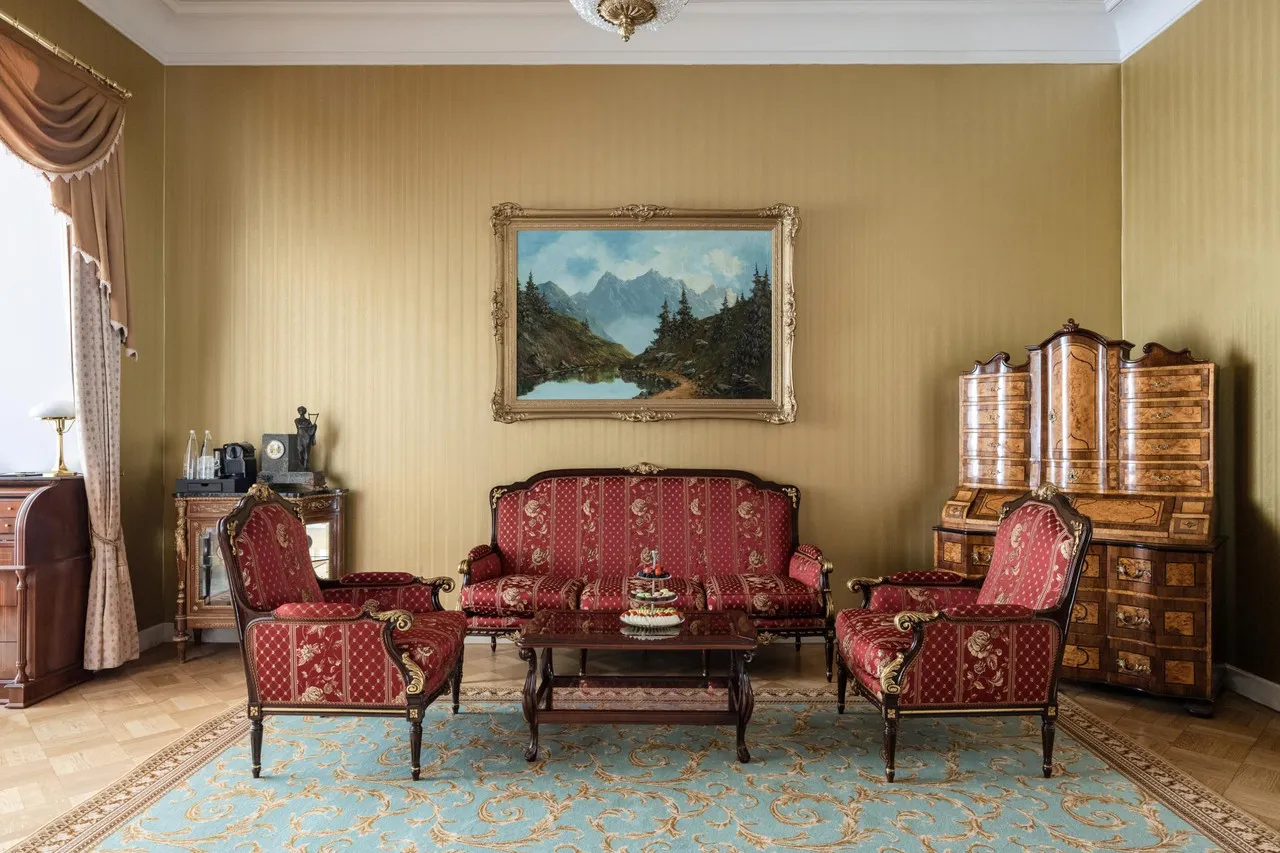 National Hotel Moscow — rooms and atmosphere