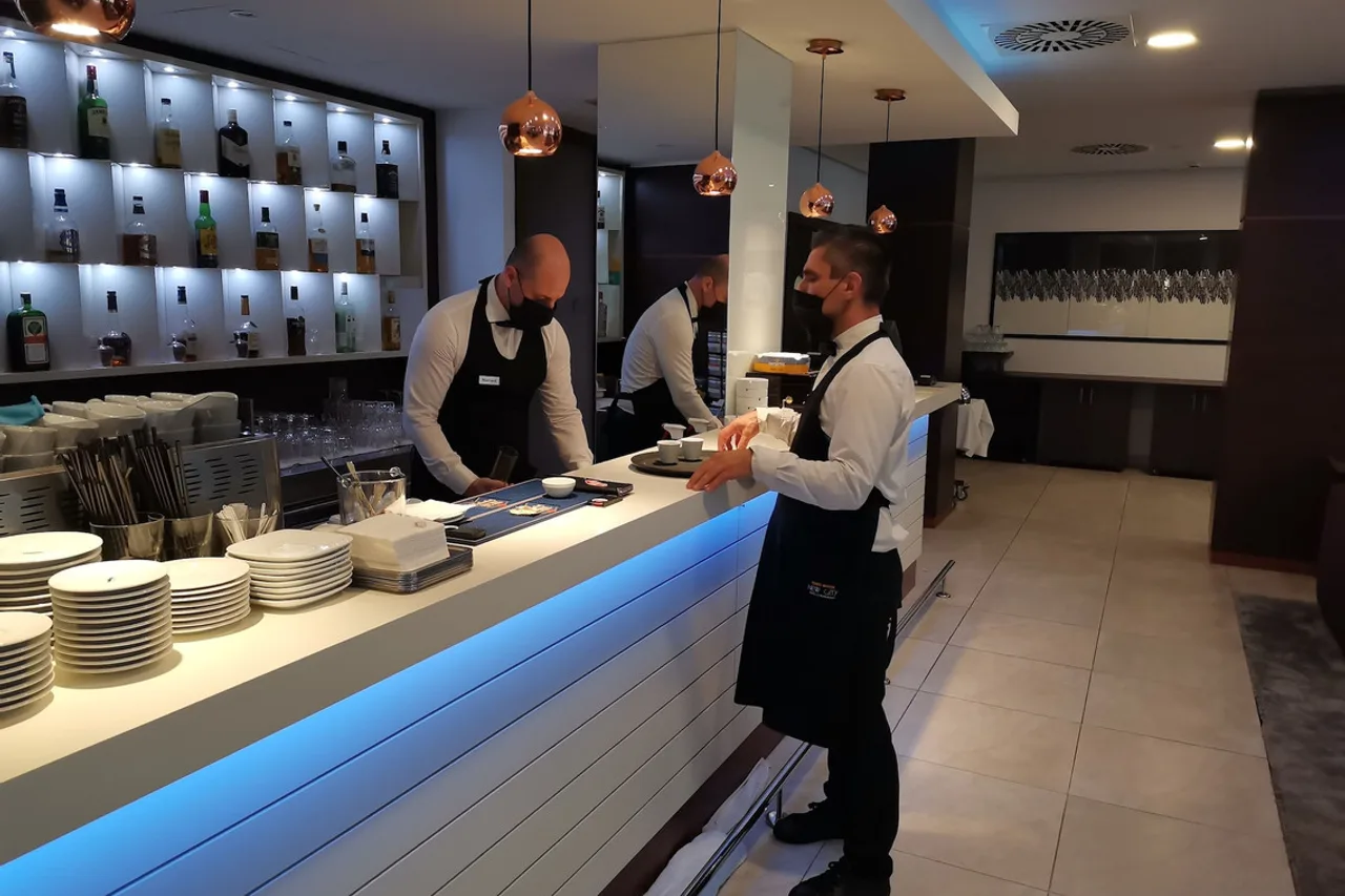 New City Hotel & Restaurant Nis — ภาพห้องพักและบรรยากาศ