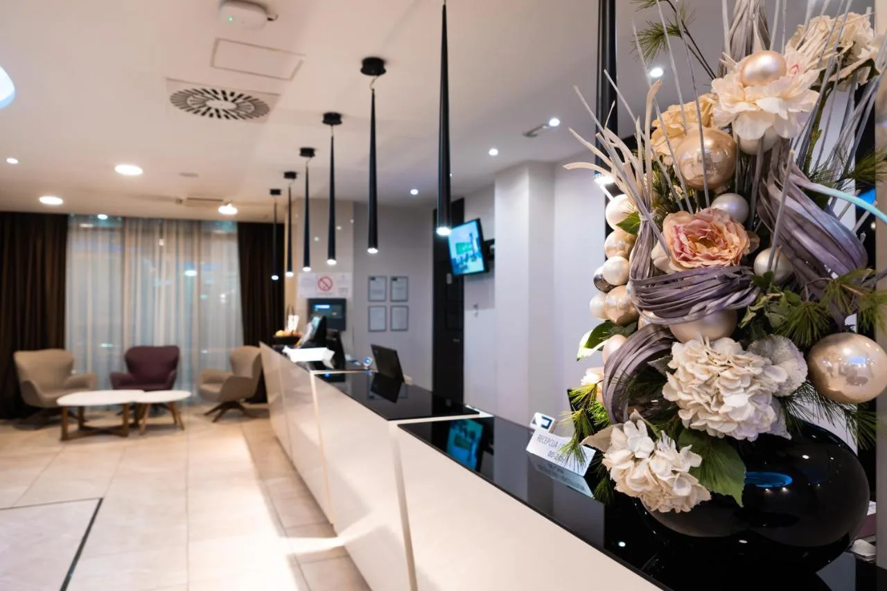 New City Hotel & Restaurant Nis — ภาพห้องพักและบรรยากาศ