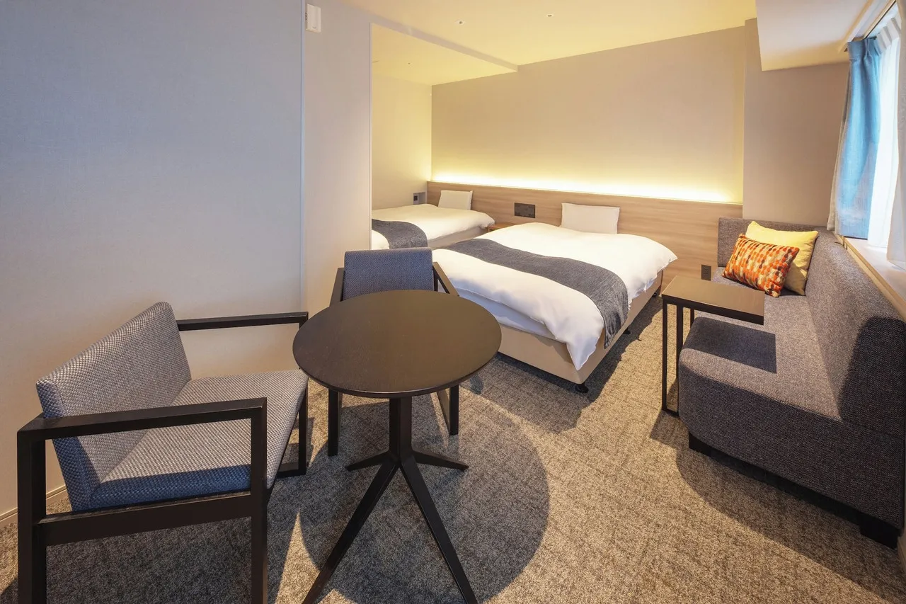 New Osaka Hotel — rooms and atmosphere
