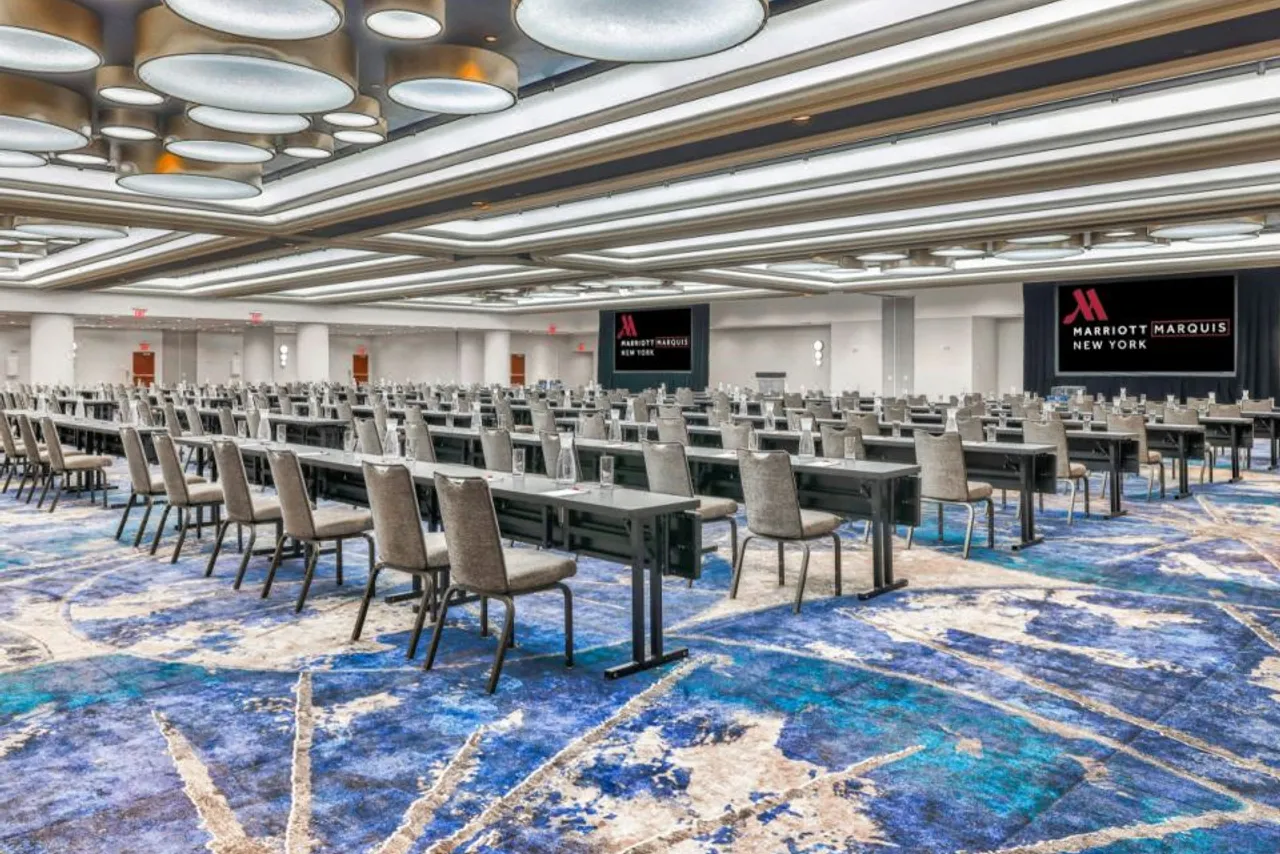 New York Marriott Marquis — ภาพห้องพักและบรรยากาศ