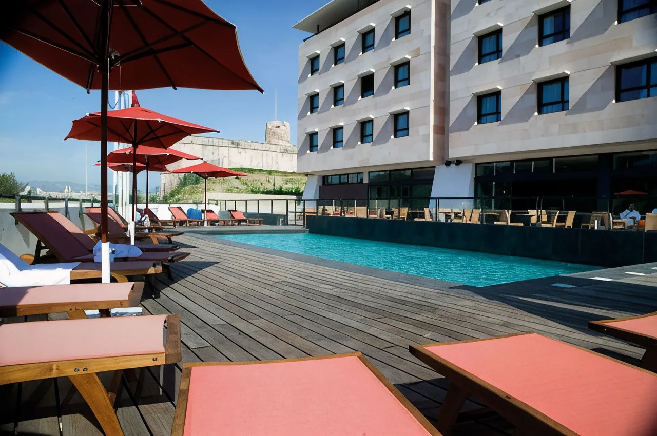New Hotel Saint Charles — ภาพห้องพักและบรรยากาศ