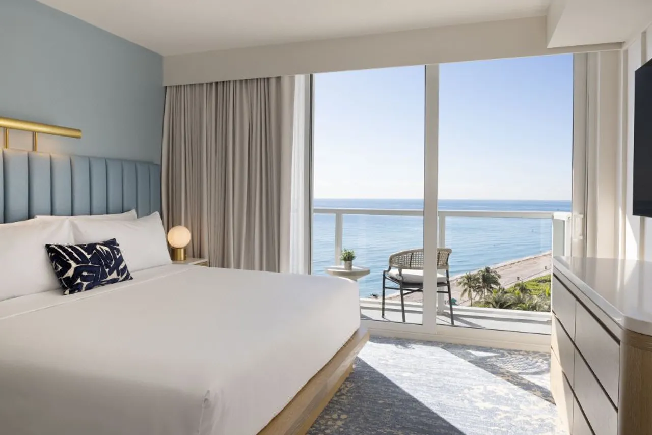 The Sunny Miami Sunny Isles Beach, Curio Collection by Hilton — โรงแรมในไมอามี