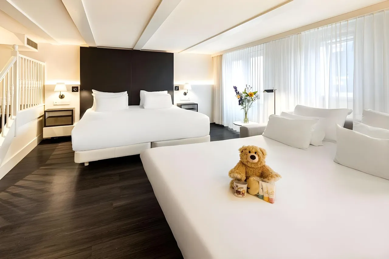 NH Collection Amsterdam Barbizon Palace — rooms and atmosphere