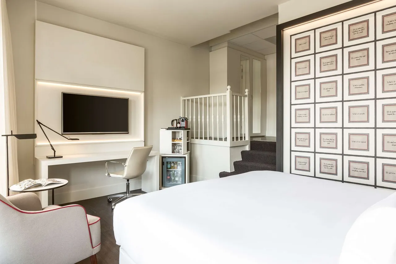 NH Collection Amsterdam Barbizon Palace — rooms and atmosphere