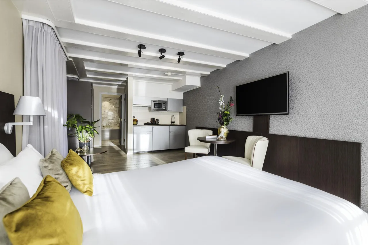NH Collection Amsterdam Barbizon Palace — rooms and atmosphere