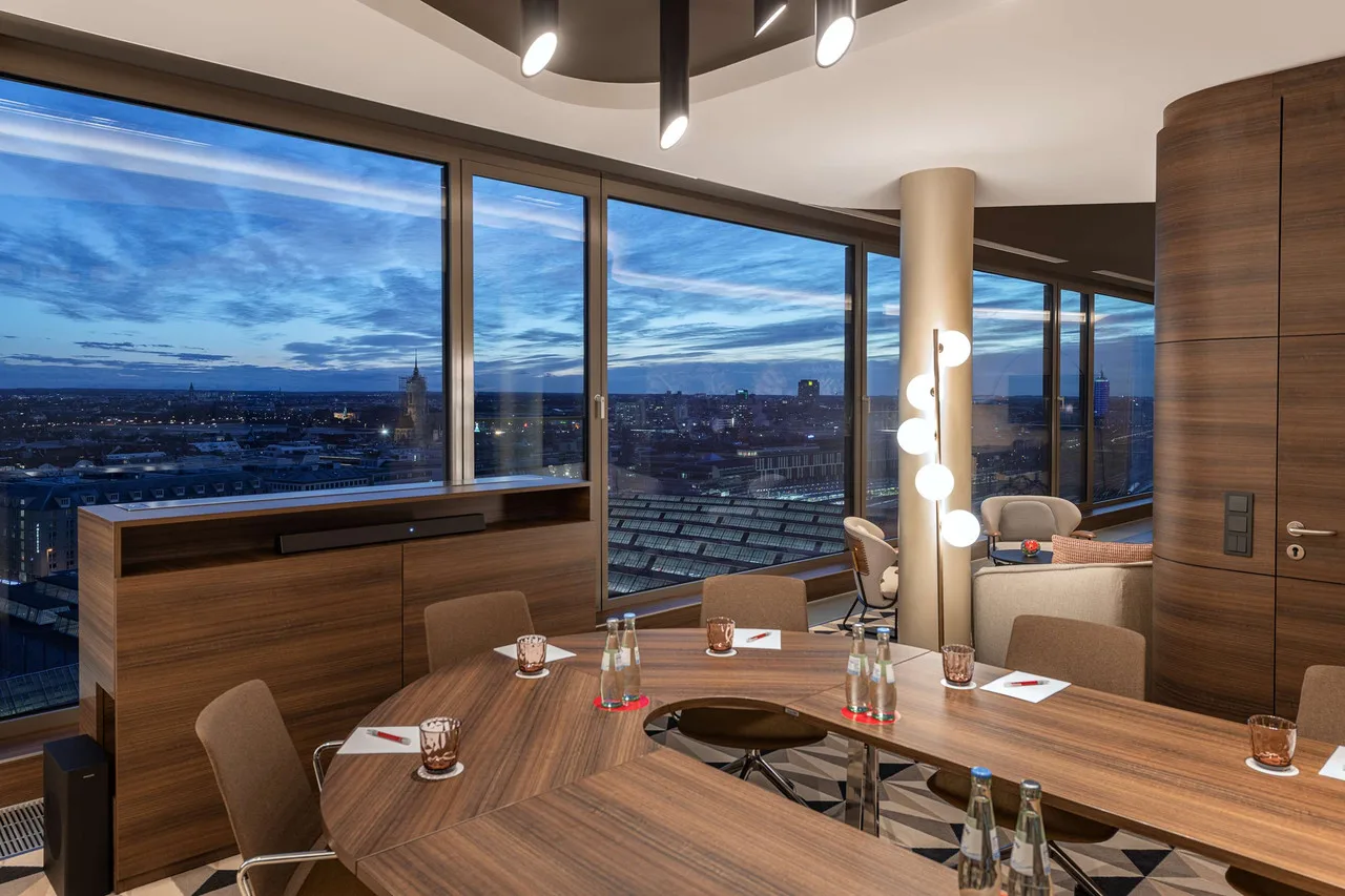 NH Collection München Bavaria — ภาพห้องพักและบรรยากาศ