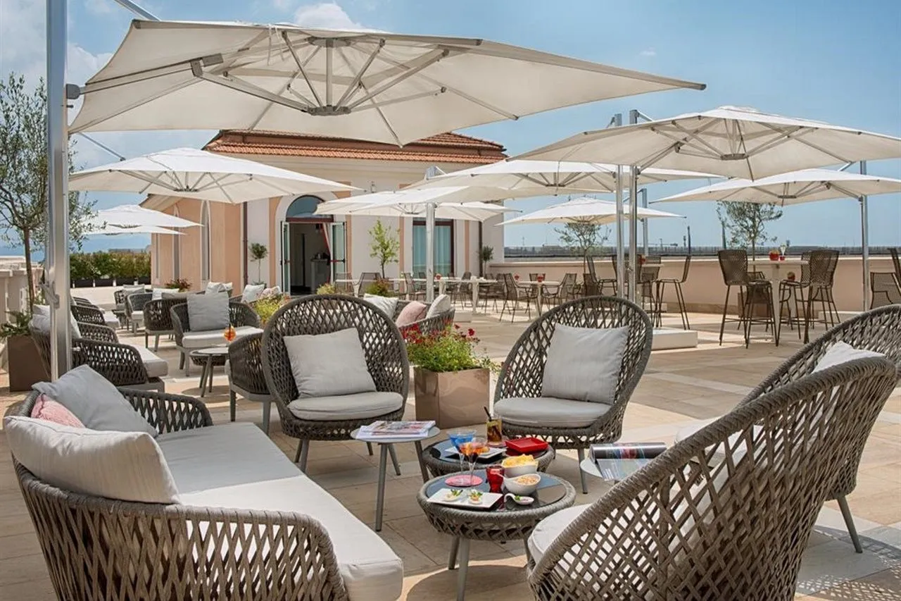 NH Collection Roma Palazzo Cinquecento — rooms and atmosphere