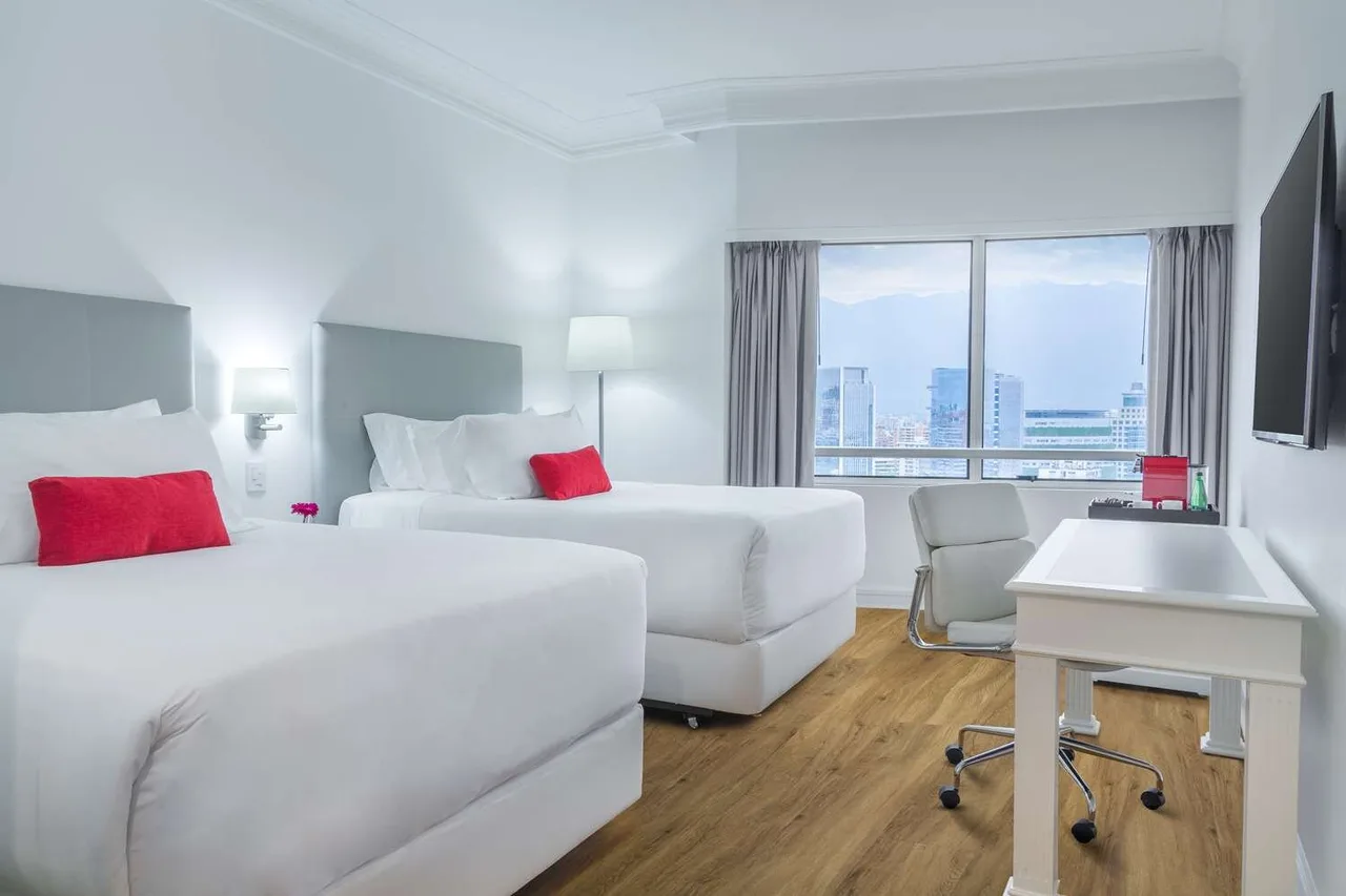 NH Collection Plaza Santiago — ภาพห้องพักและบรรยากาศ