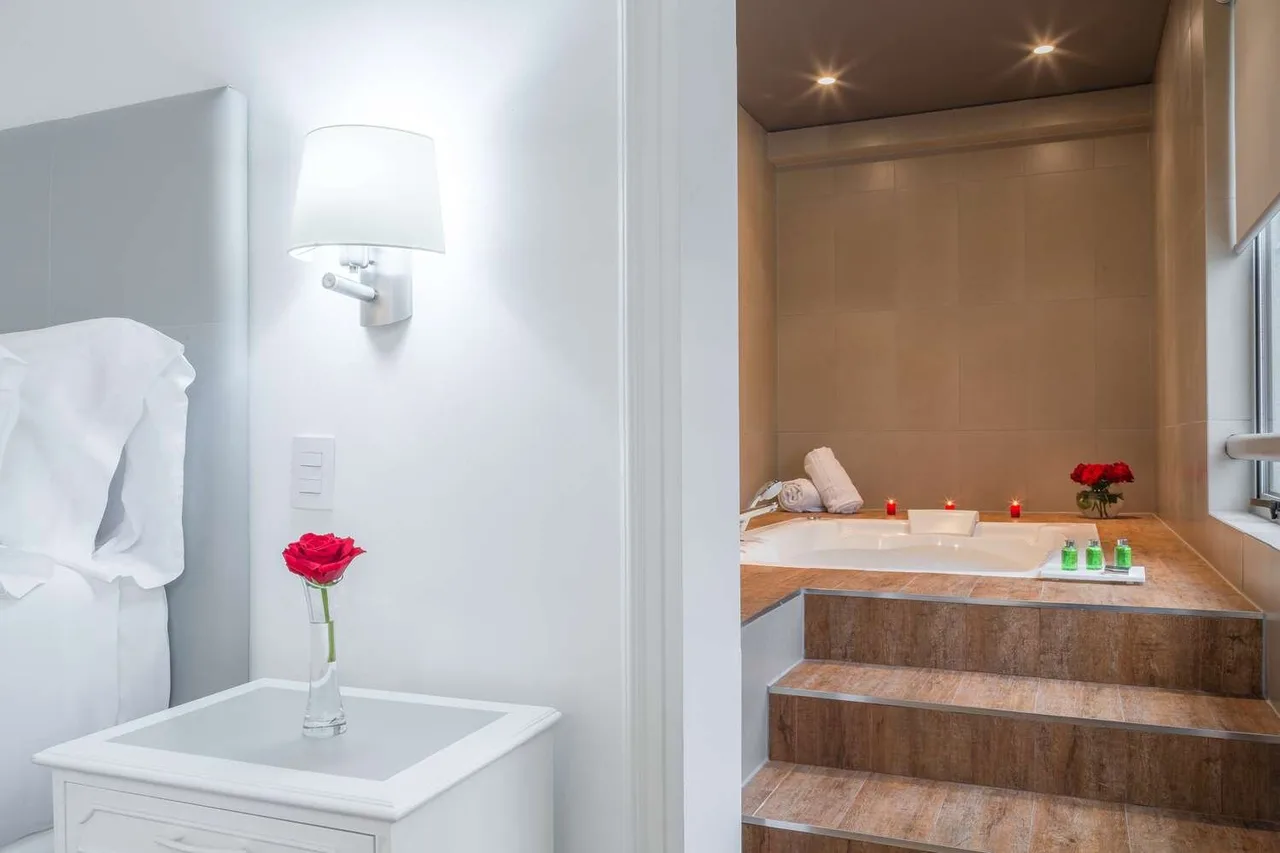 NH Collection Plaza Santiago — ภาพห้องพักและบรรยากาศ