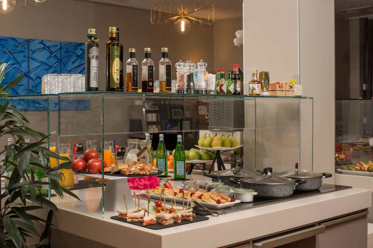 Hotel NH La Spezia — rooms and atmosphere