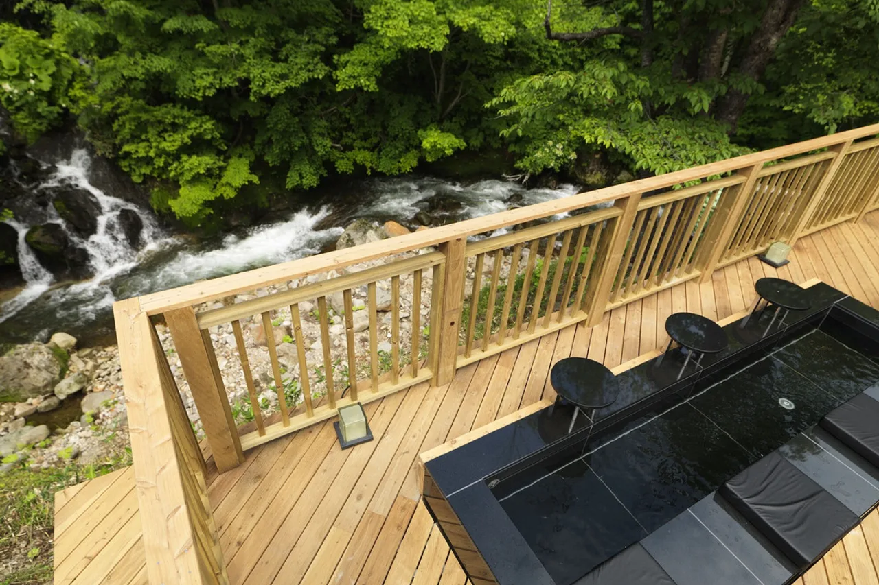 Niseko Konbu Onsen Tsuruga Besso Moku No Sho — rooms and atmosphere