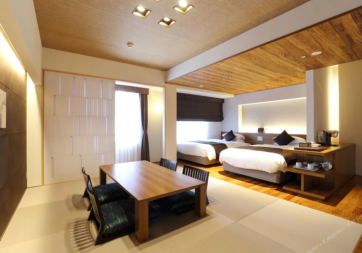 Nishitetsu Grand Hotel — rooms and atmosphere