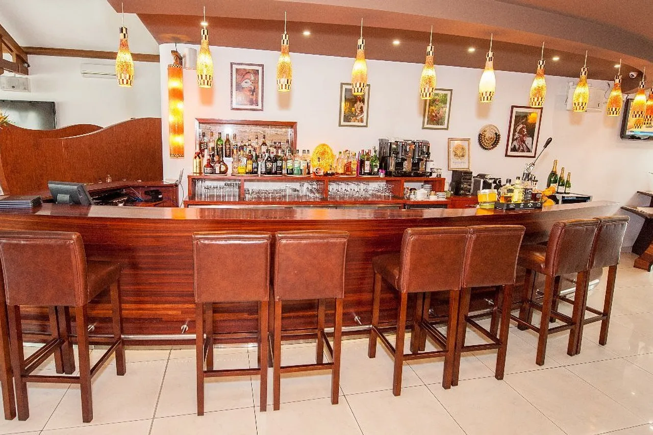 Nomad Suites Residence — โรงแรมในลีเบรอวีล