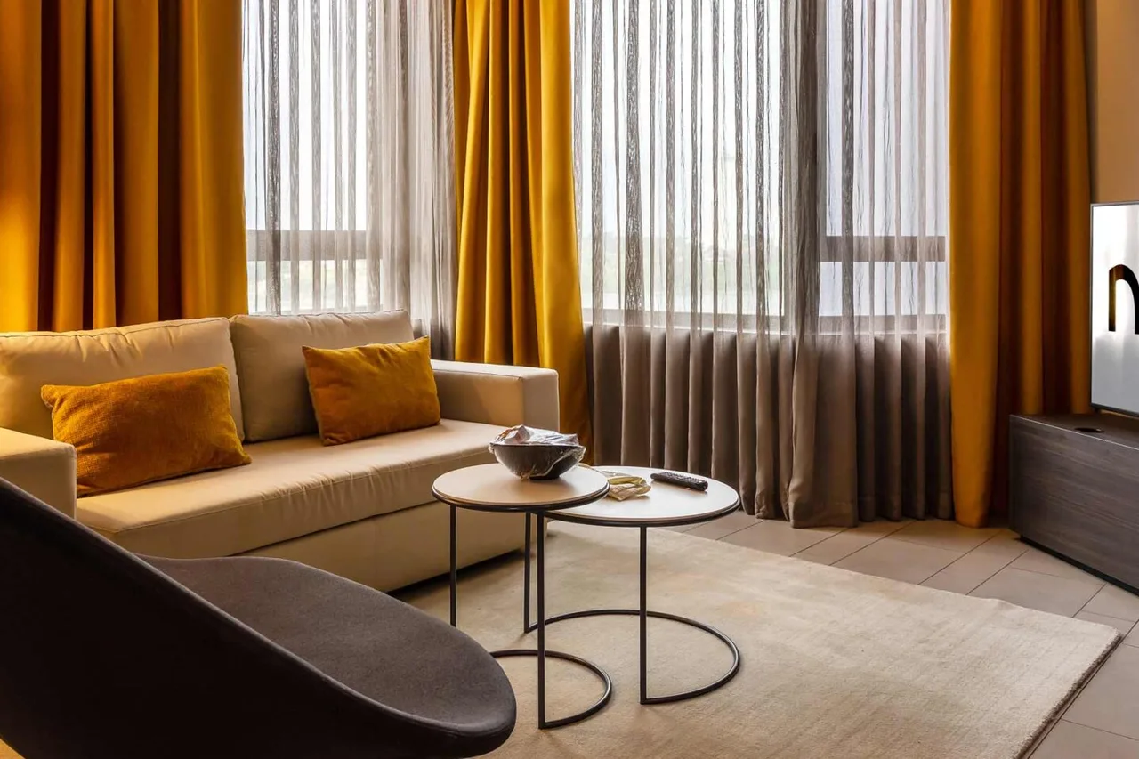 Noom Hotel Abidjan Plateau — rooms and atmosphere