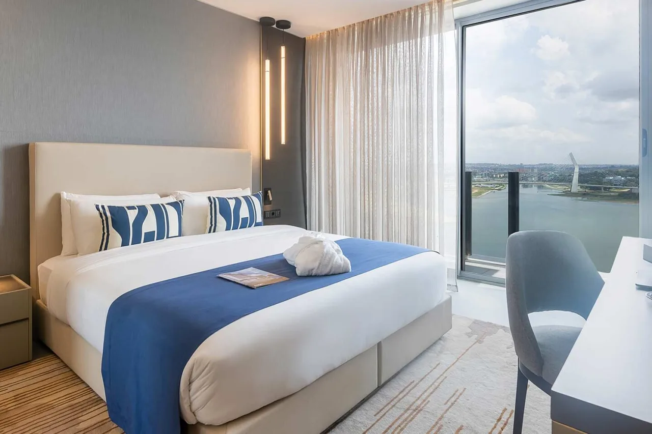 Noom Hotel Abidjan Plateau — rooms and atmosphere