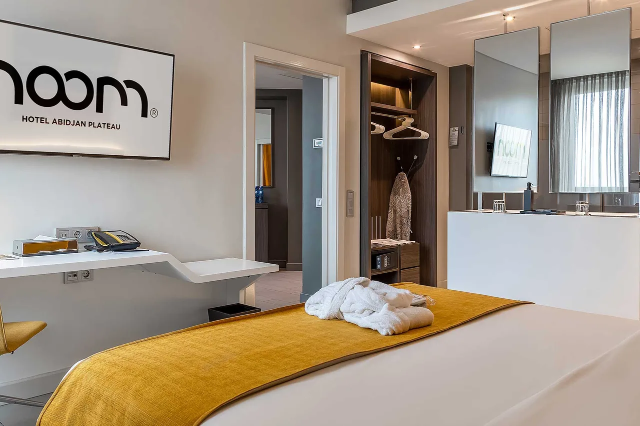 Noom Hotel Abidjan Plateau — rooms and atmosphere