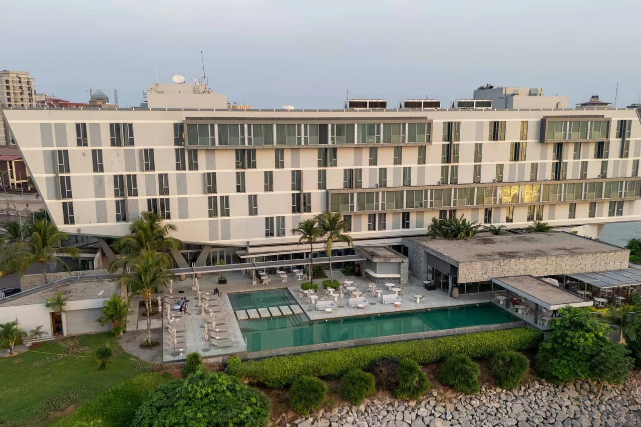 Noom Hotel Conakry — ภาพห้องพักและบรรยากาศ