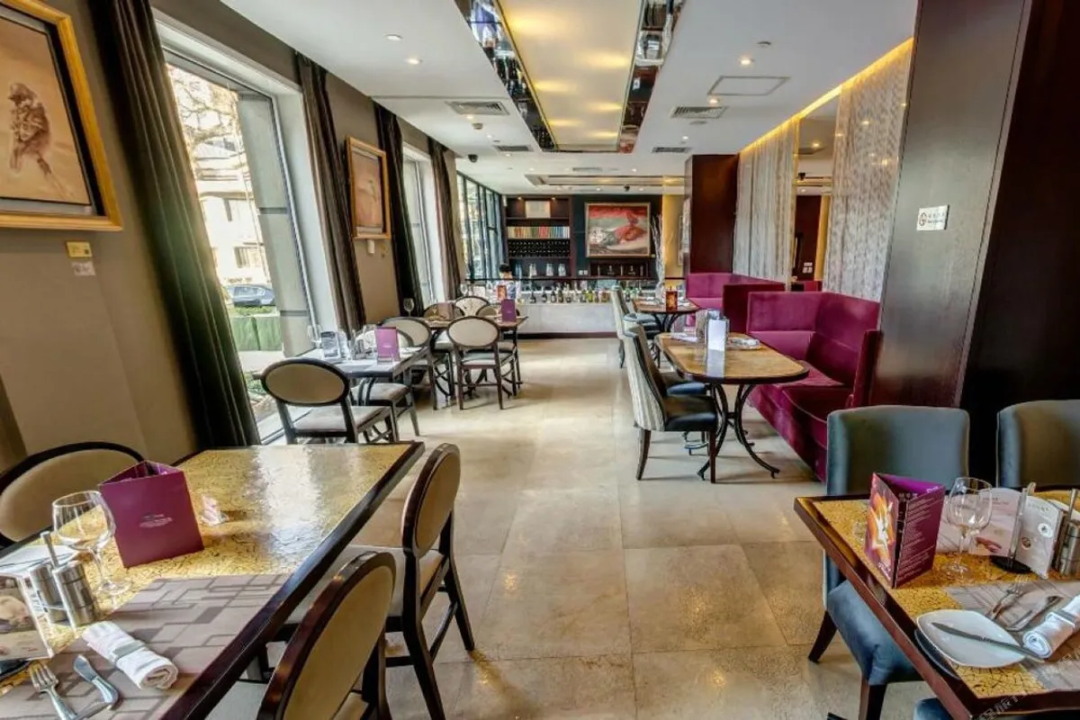Novotel Beijing Peace — rooms and atmosphere