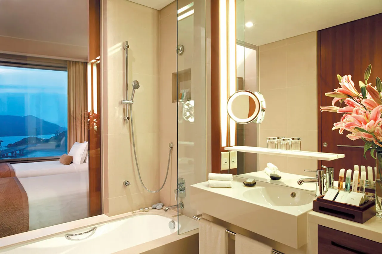 Novotel Citygate Hong Kong — rooms and atmosphere