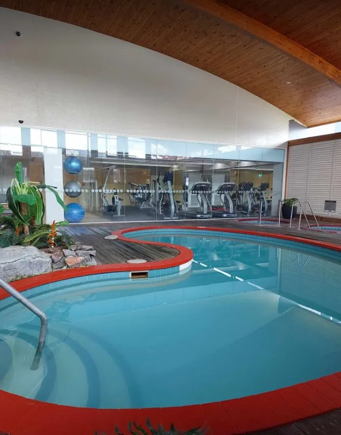 Novotel Rotorua Lakeside — rooms and atmosphere