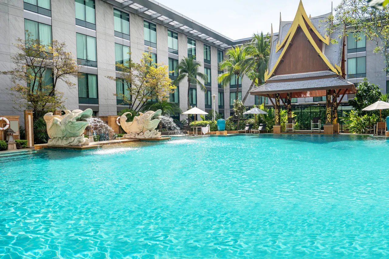 Novotel Bangkok Suvarnabhumi Airport — rooms and atmosphere