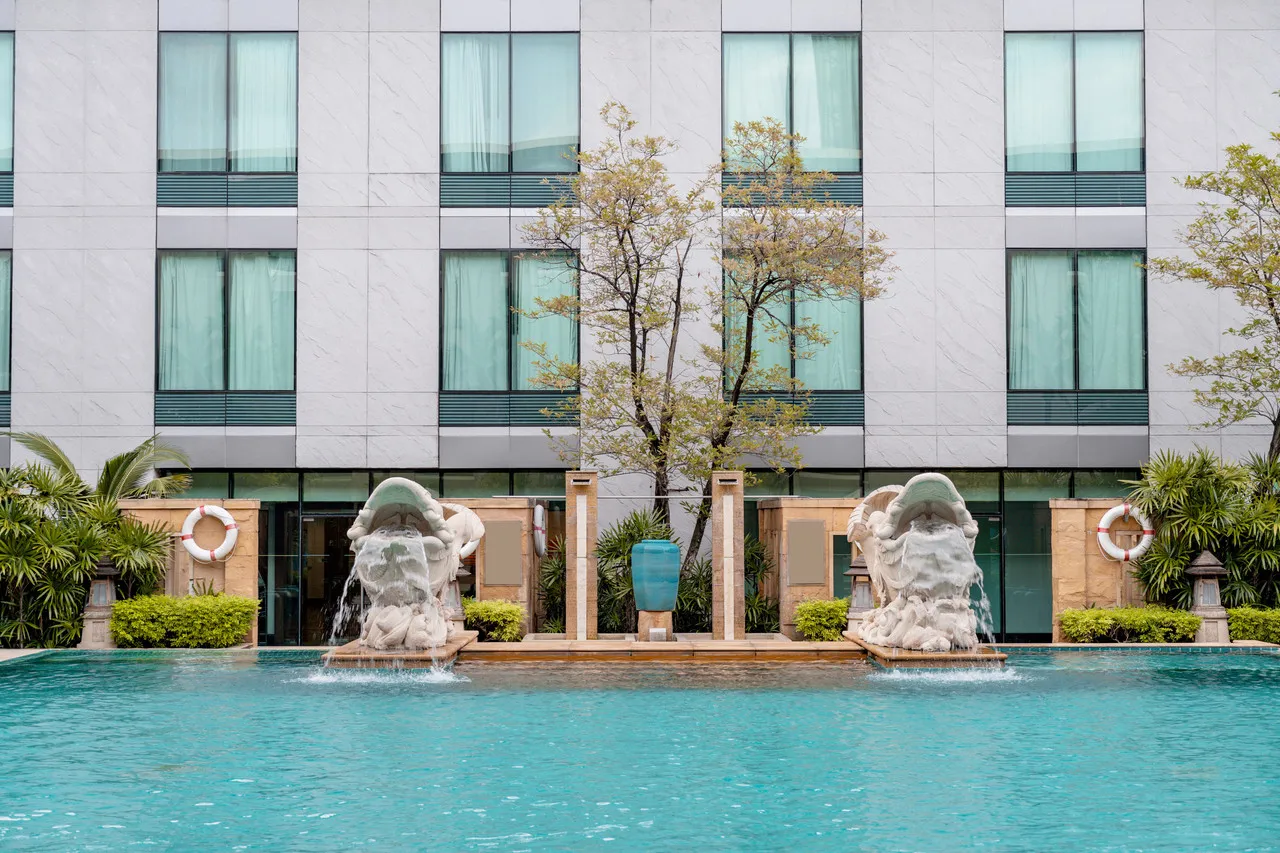 Novotel Bangkok Suvarnabhumi Airport — rooms and atmosphere