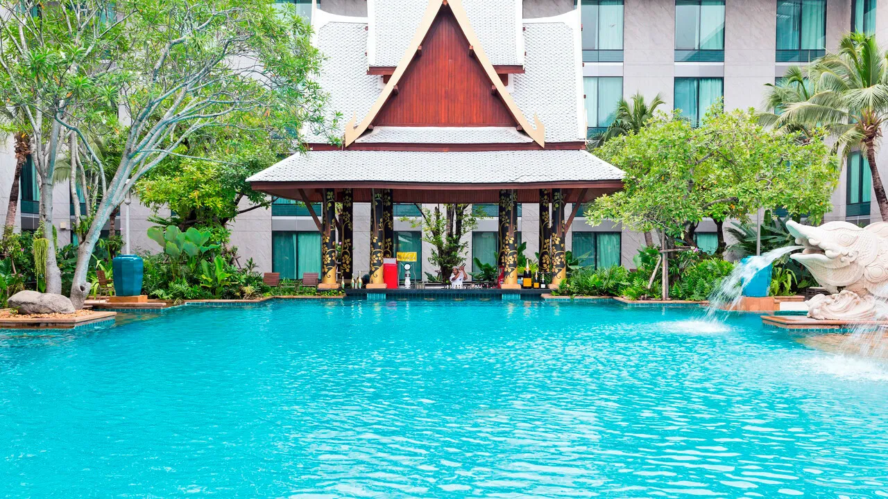 Novotel Bangkok Suvarnabhumi Airport — rooms and atmosphere