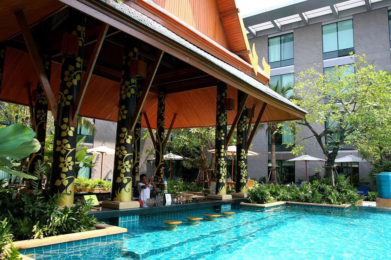 Novotel Bangkok Suvarnabhumi Airport — rooms and atmosphere